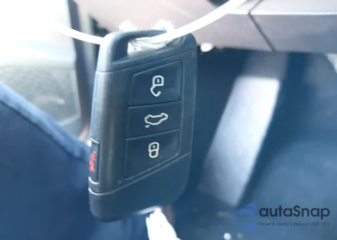 2019 Volkswagen Jetta 1.4T Sel z USA, uszkodzony, nr VIN 3VWE57BU3KM004590